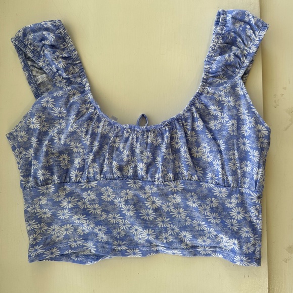 Me to We blue floral crop top - Picture 2 of 2